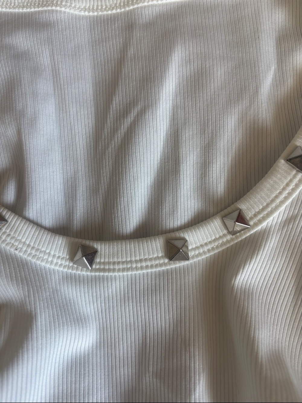 White Stud-Trim Runched Side Ribbed Tank Top. Small. New. - Picture 2 of 4